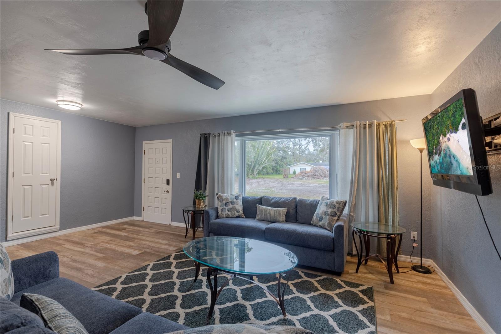 Image 7 of 16 For 11927 Riverhills Dr
