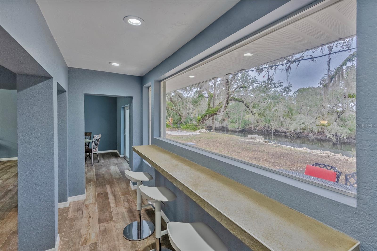 Image 8 of 16 For 11927 Riverhills Dr