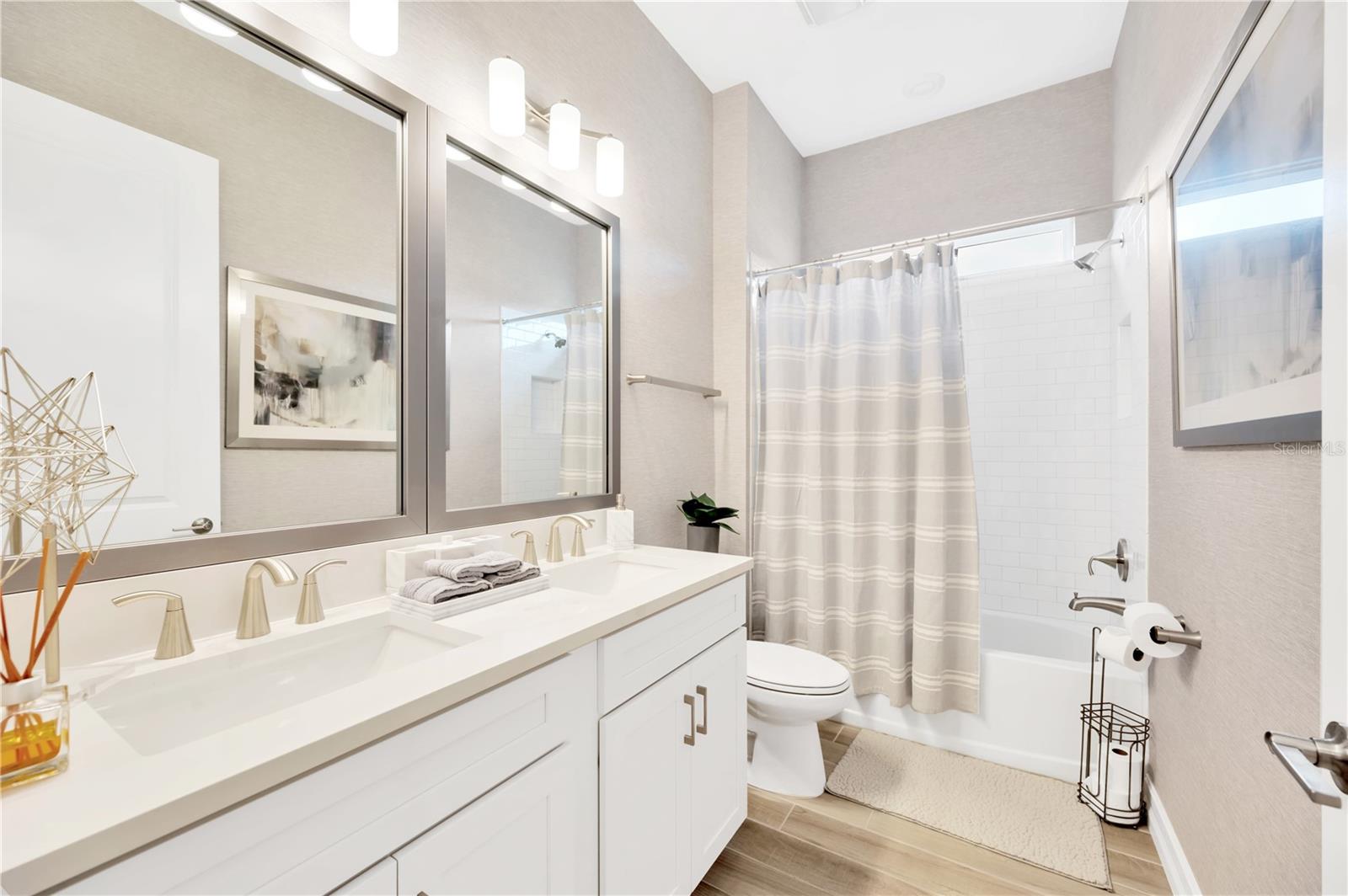 Image 16 of 98 For 17804 Brewster Green