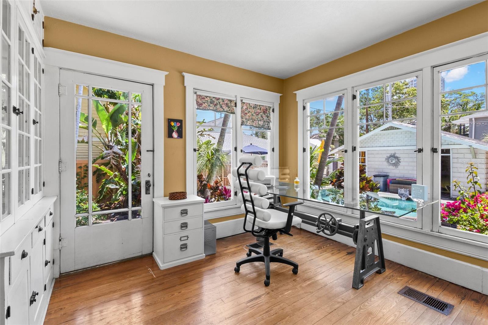 Image 12 of 47 For 146 8th Avenue Ne