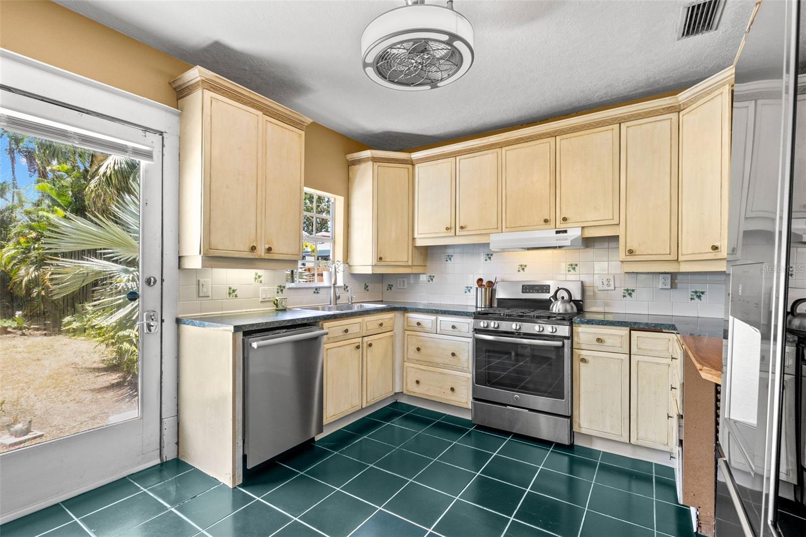 Image 15 of 47 For 146 8th Avenue Ne