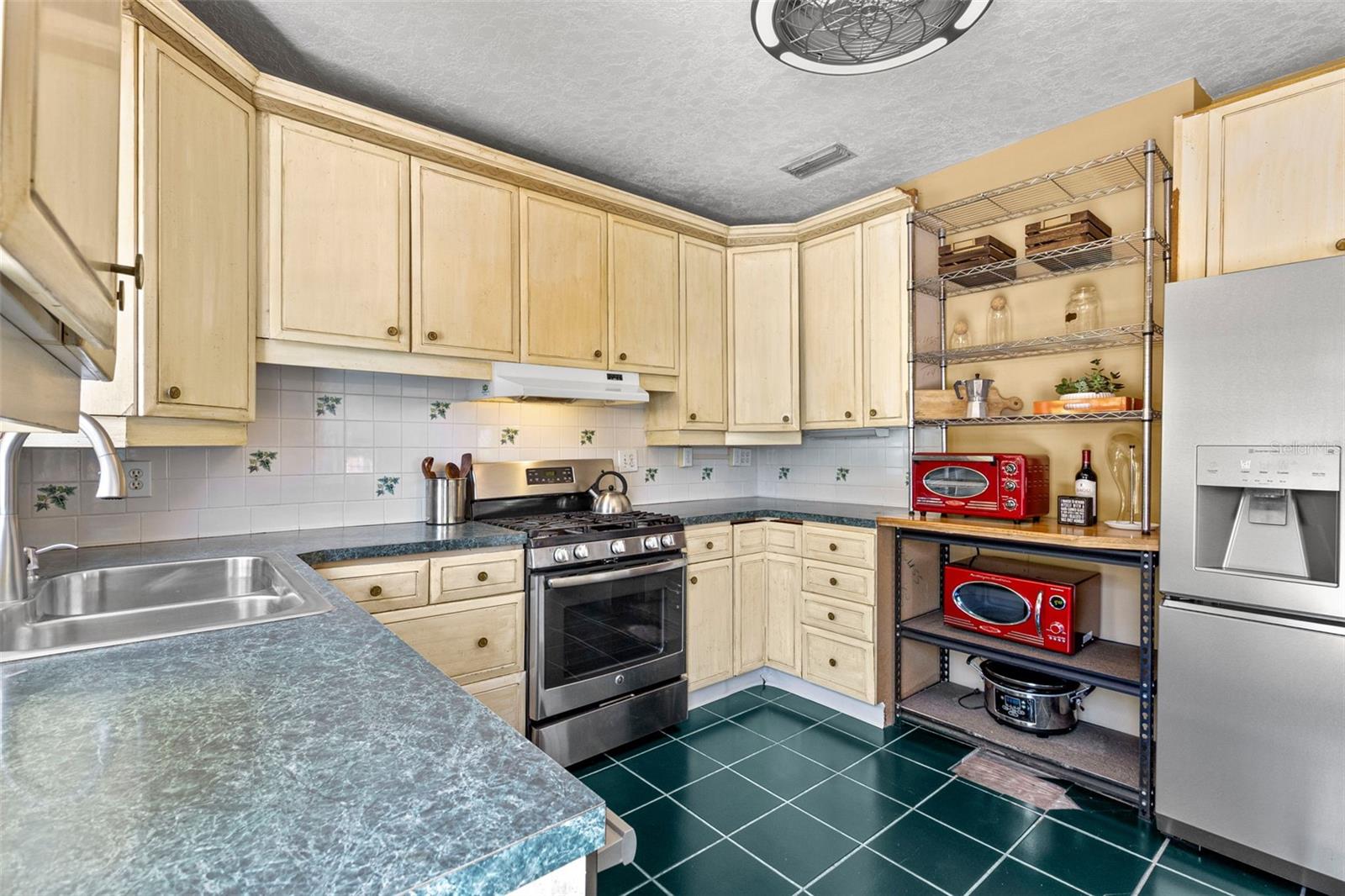 Image 16 of 47 For 146 8th Avenue Ne