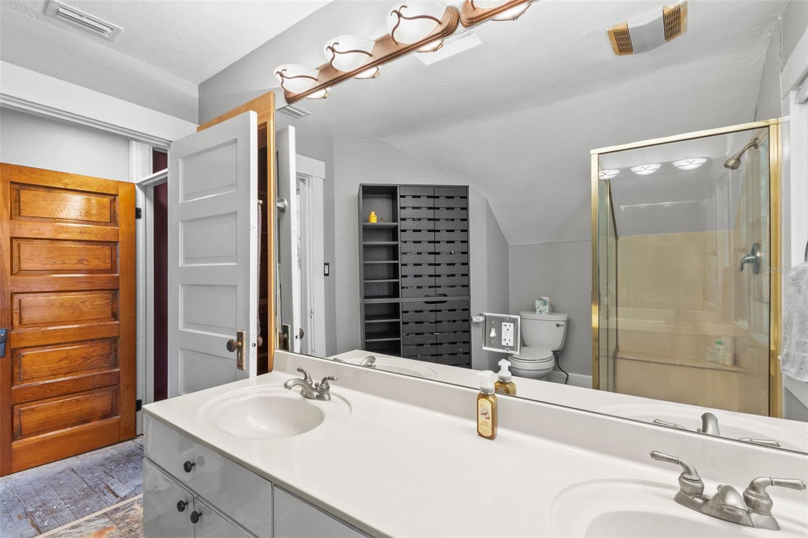 Image 24 of 47 For 146 8th Avenue Ne