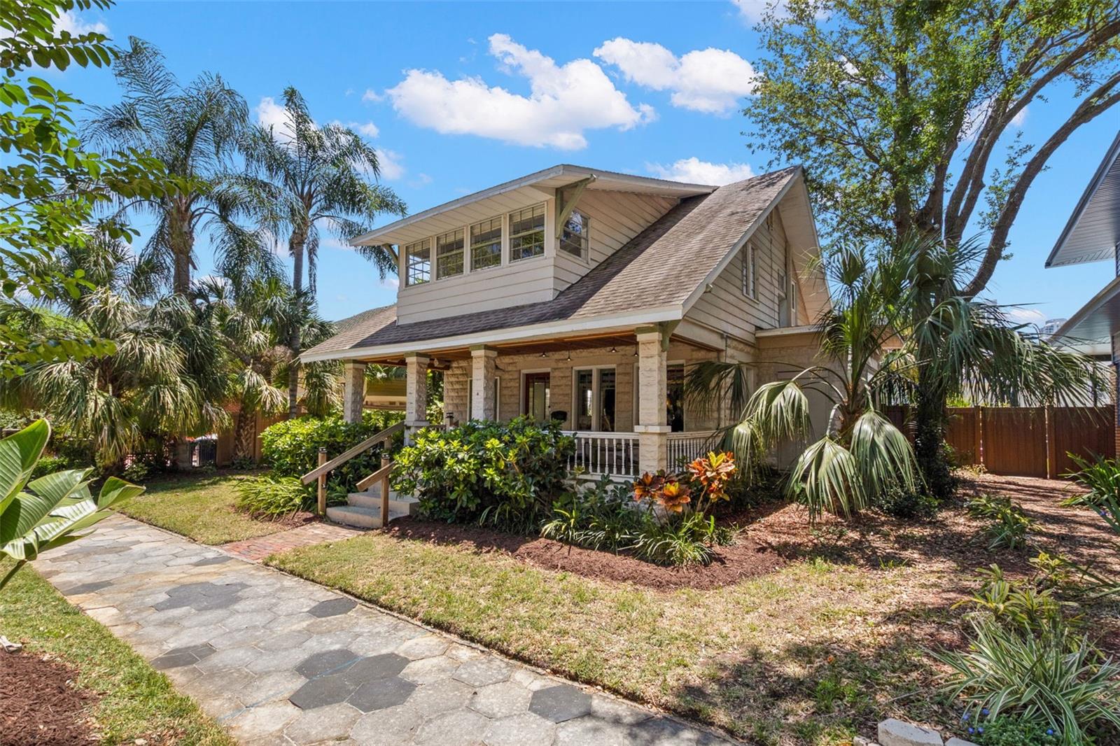 Image 4 of 47 For 146 8th Avenue Ne