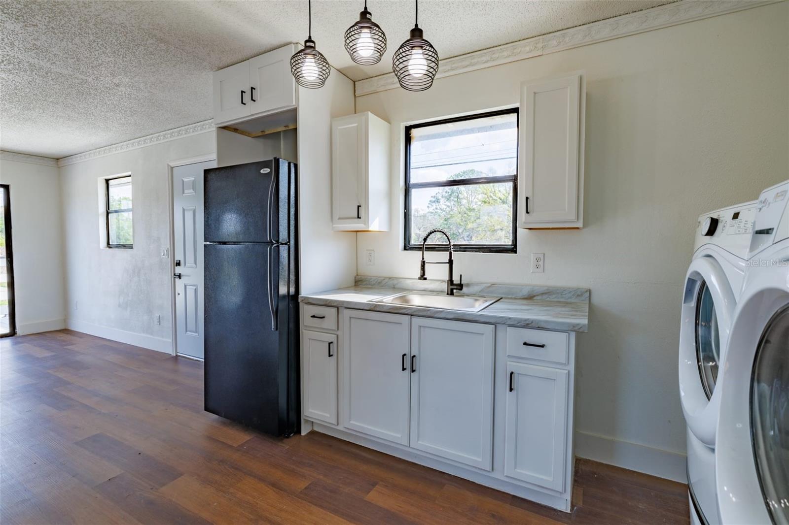 Listing photo id 10 for 9706 22nd Street