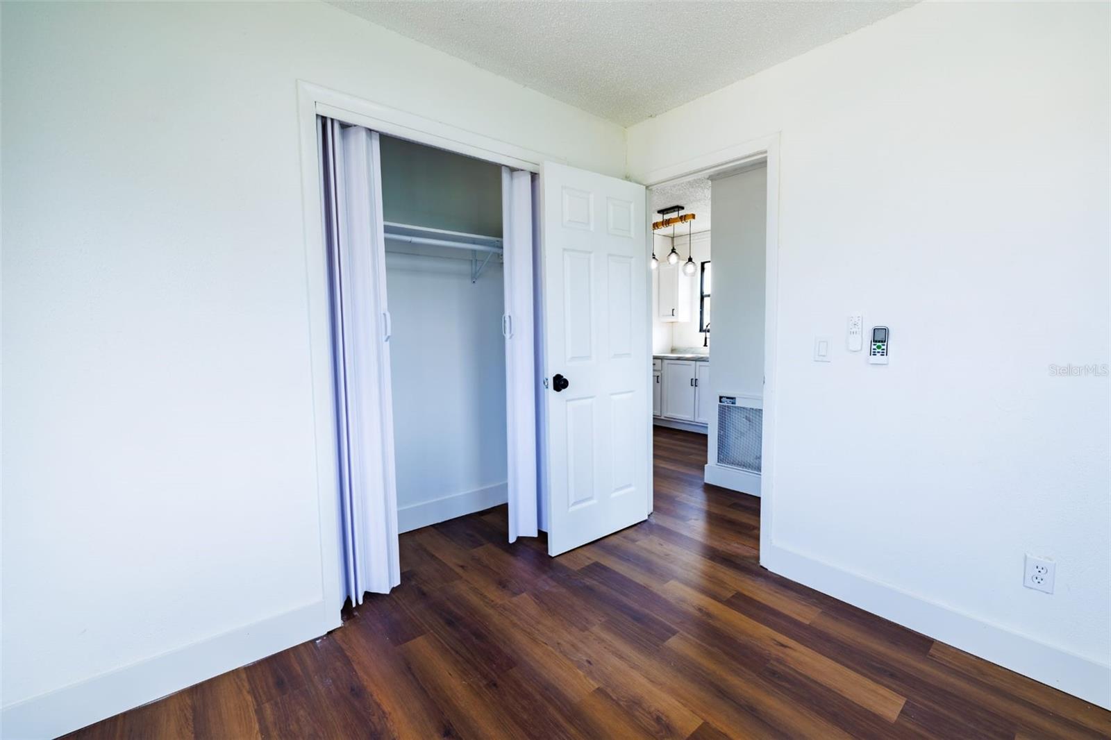 Listing photo id 13 for 9706 22nd Street