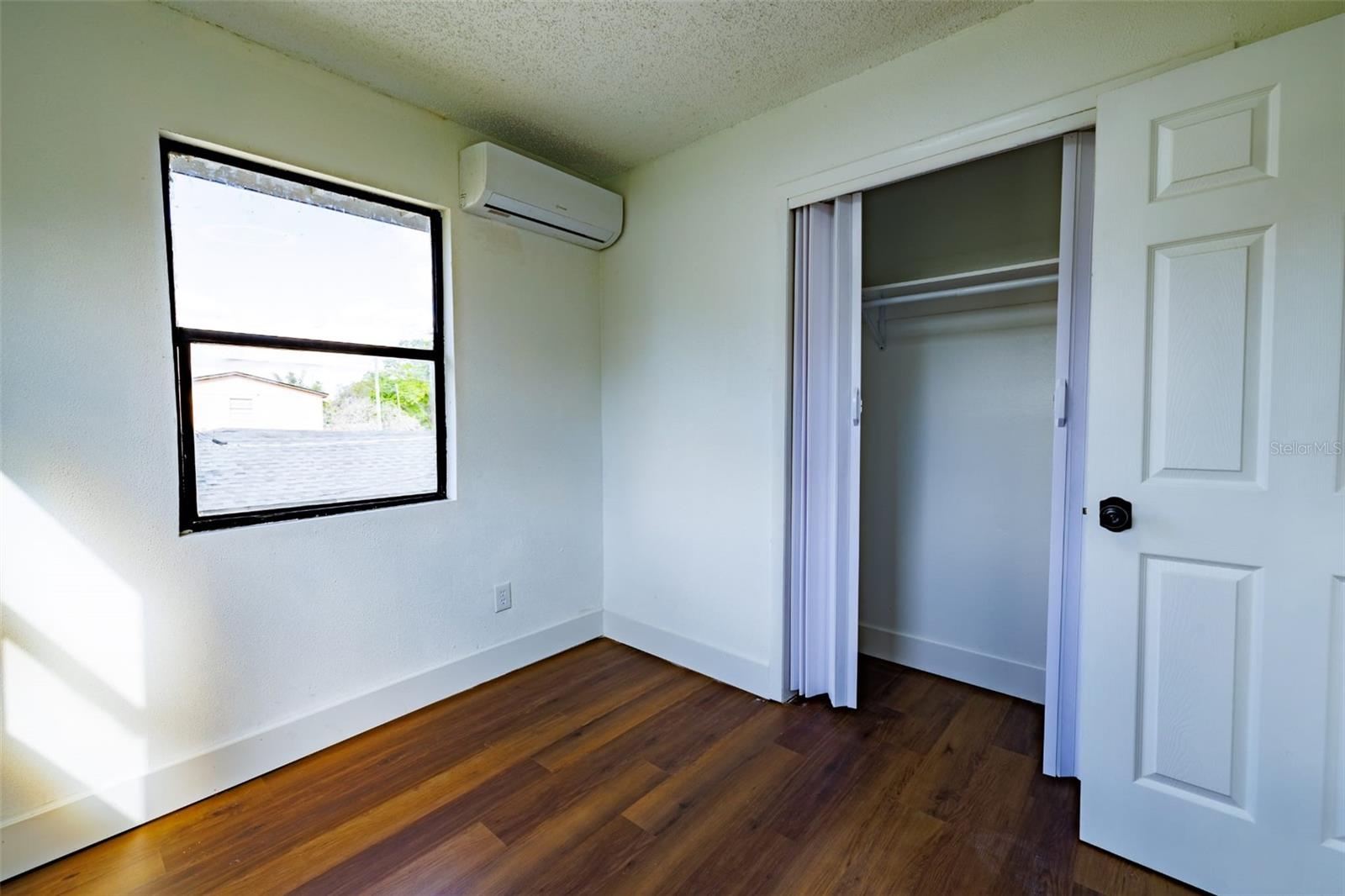 Listing photo id 15 for 9706 22nd Street