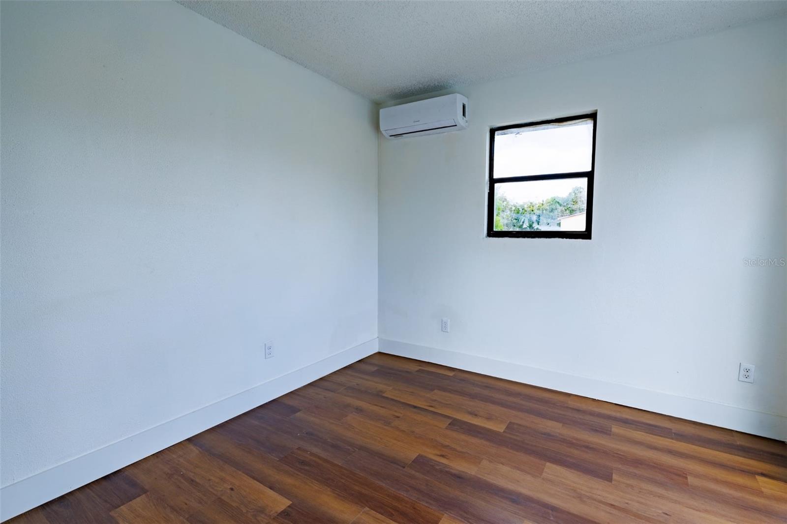 Listing photo id 18 for 9706 22nd Street