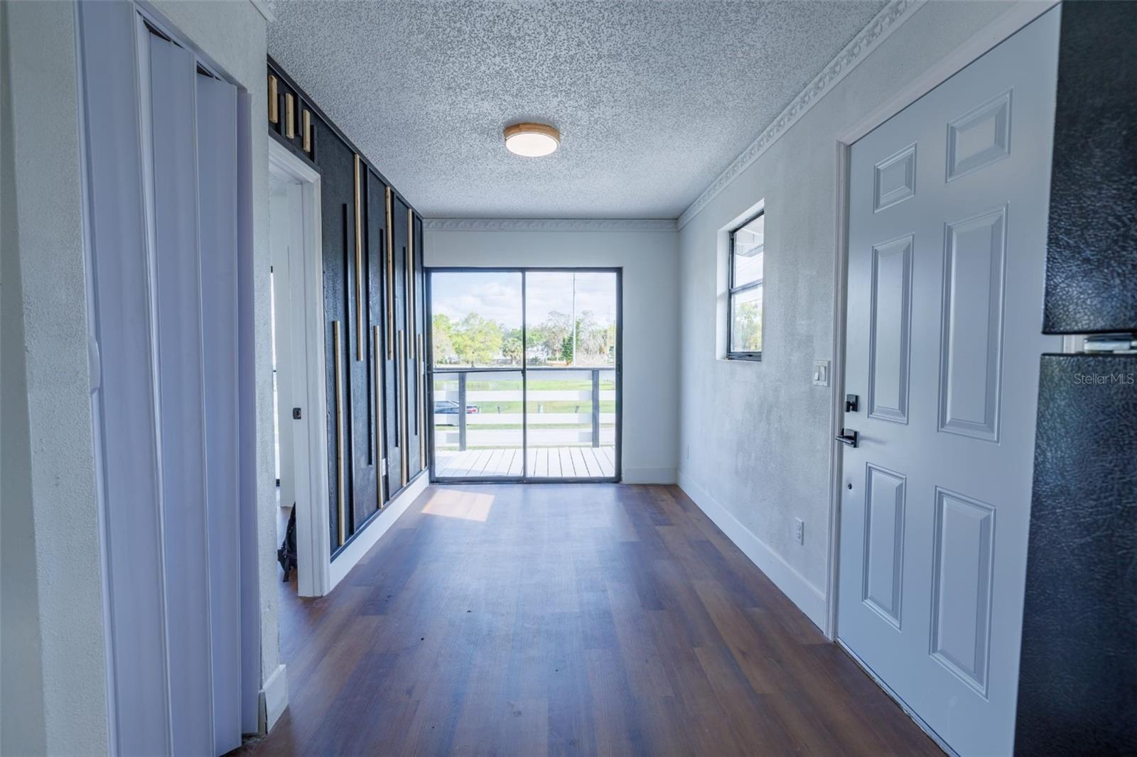 Listing photo id 2 for 9706 22nd Street