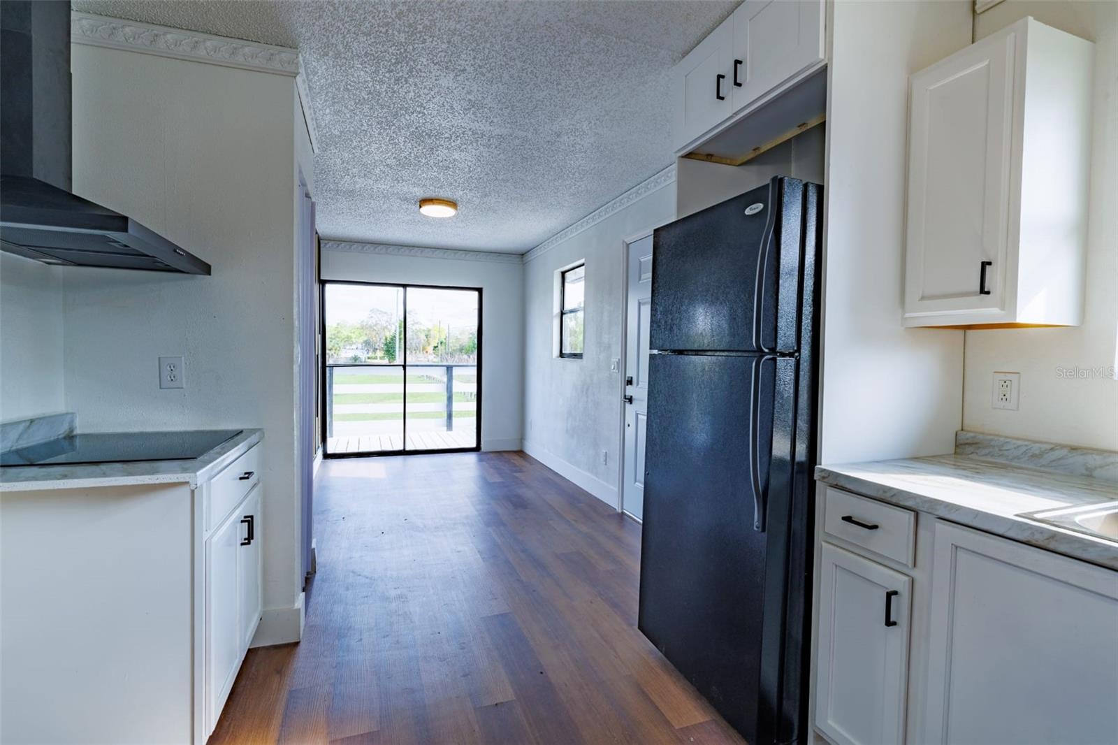 Listing photo id 3 for 9706 22nd Street