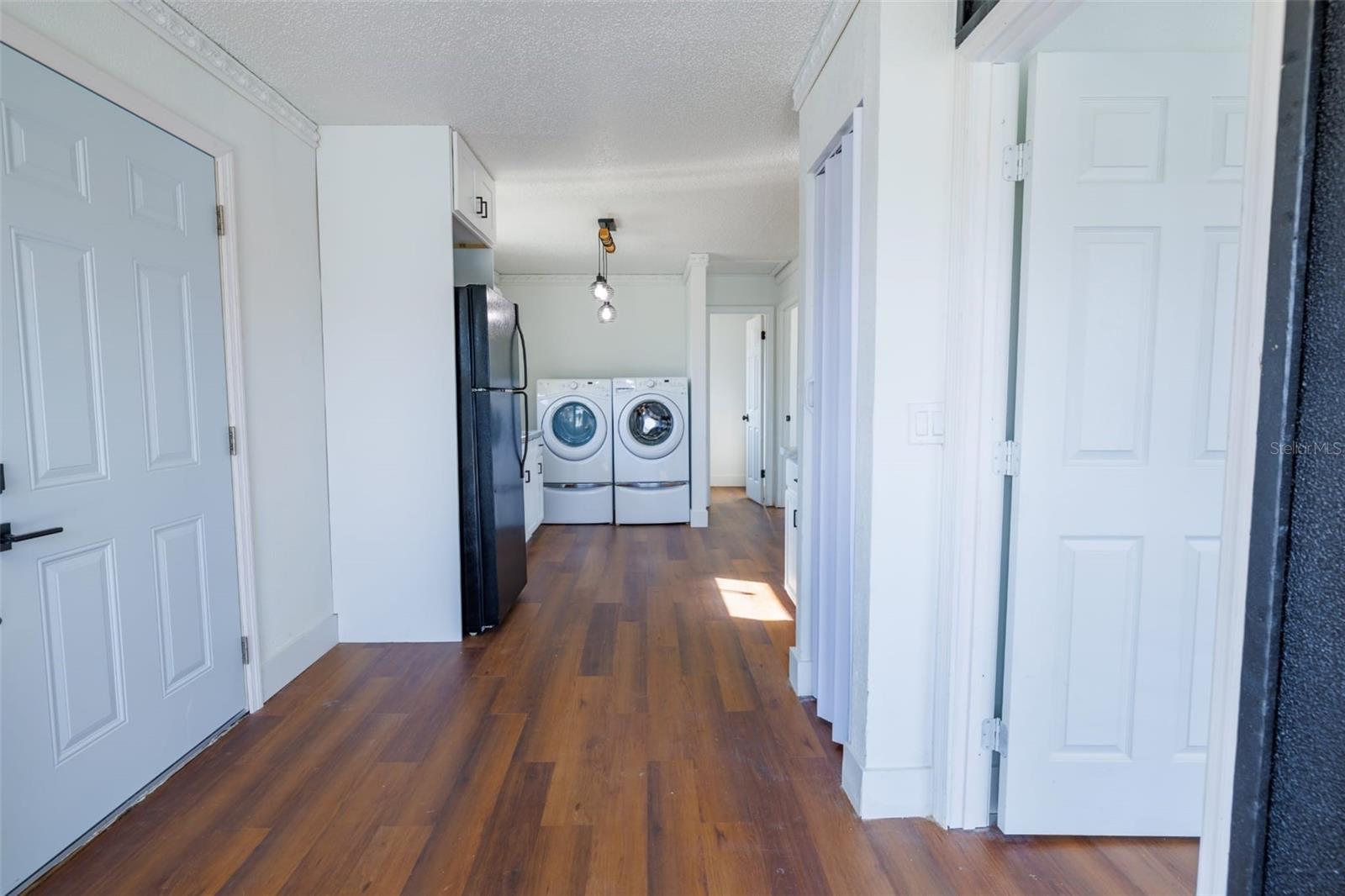 Listing photo id 5 for 9706 22nd Street