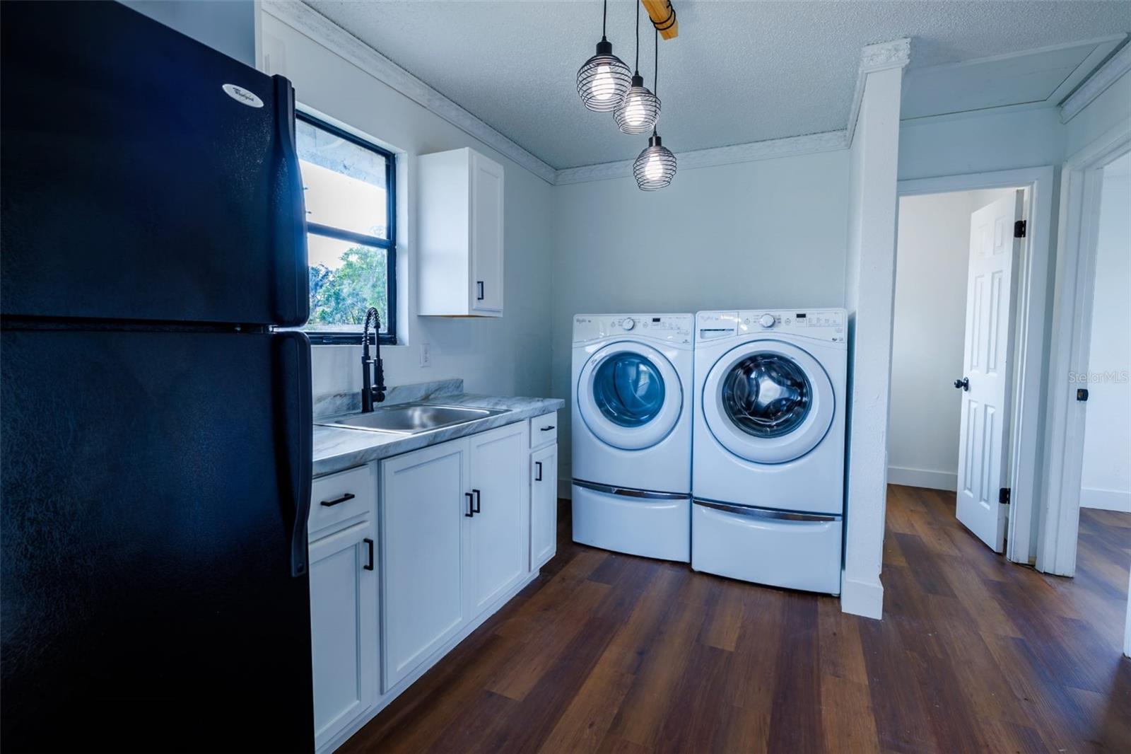 Listing photo id 6 for 9706 22nd Street