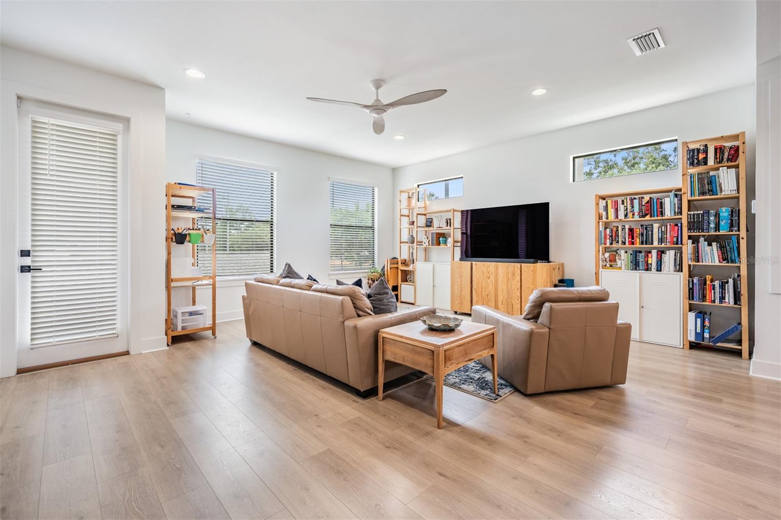 Image 15 of 43 For 6904 Macdill Avenue 1