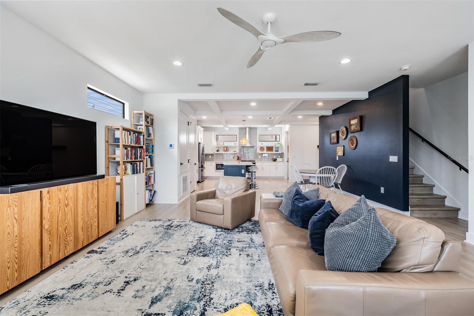 Image 16 of 43 For 6904 Macdill Avenue 1