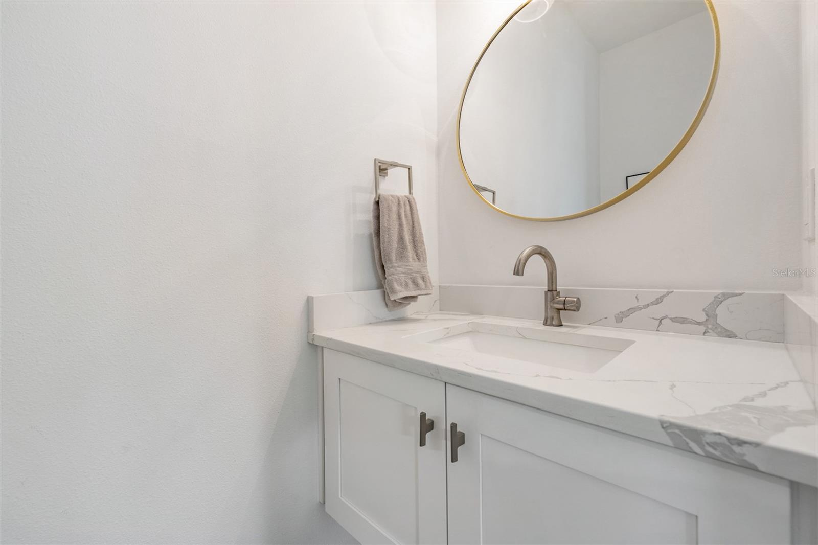Image 17 of 43 For 6904 Macdill Avenue 1