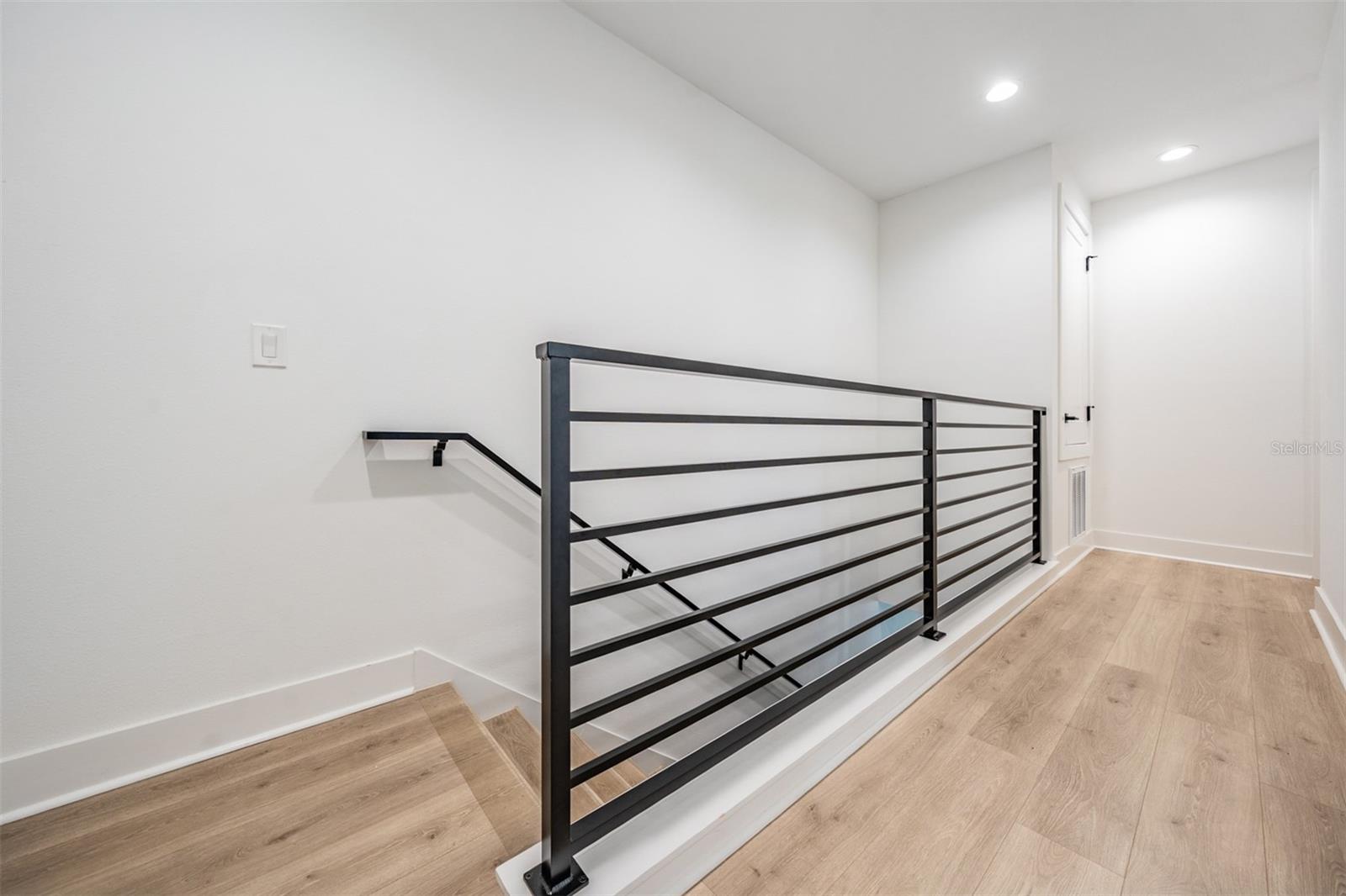 Image 19 of 43 For 6904 Macdill Avenue 1