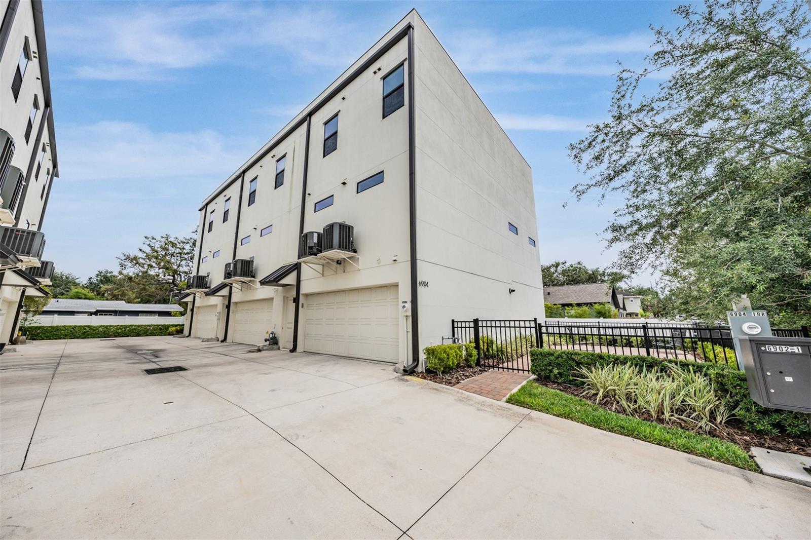 Image 33 of 43 For 6904 Macdill Avenue 1