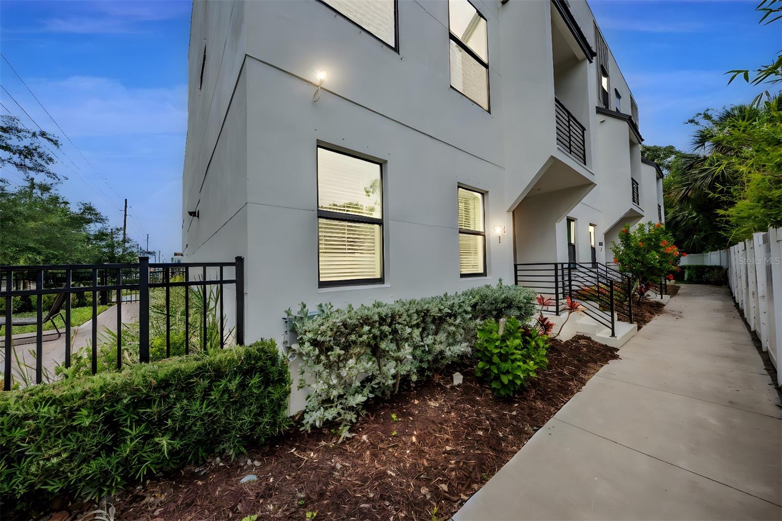 Image 37 of 43 For 6904 Macdill Avenue 1
