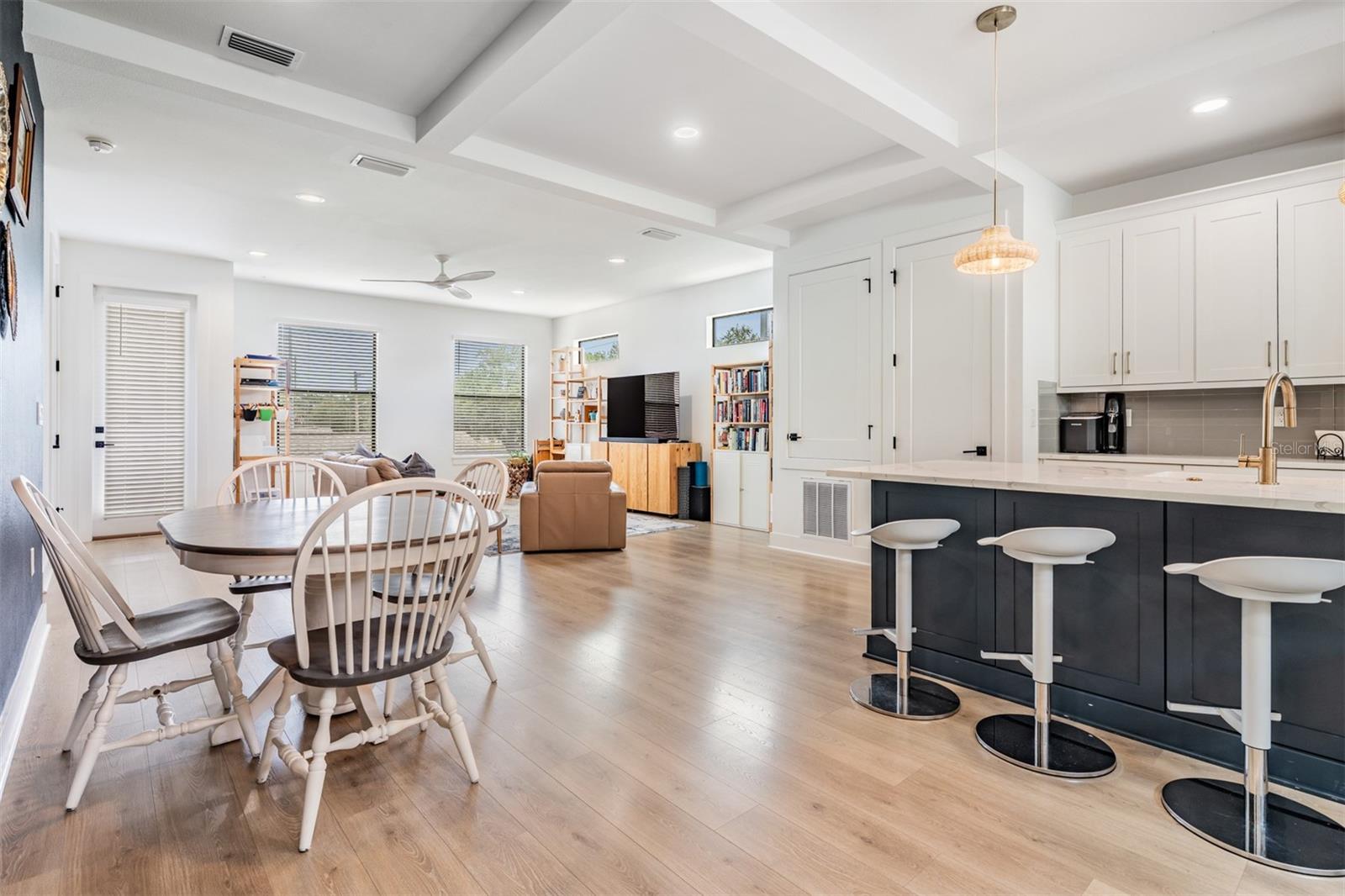 Image 7 of 43 For 6904 Macdill Avenue 1