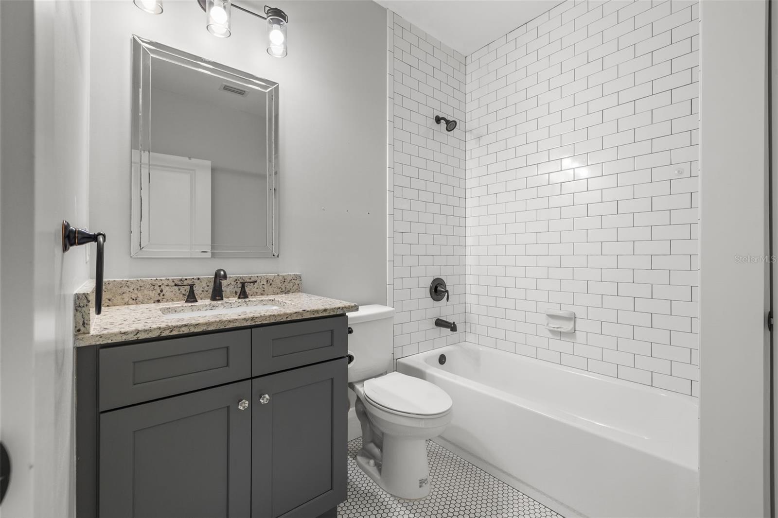Image 16 of 48 For 410 Chelsea Street