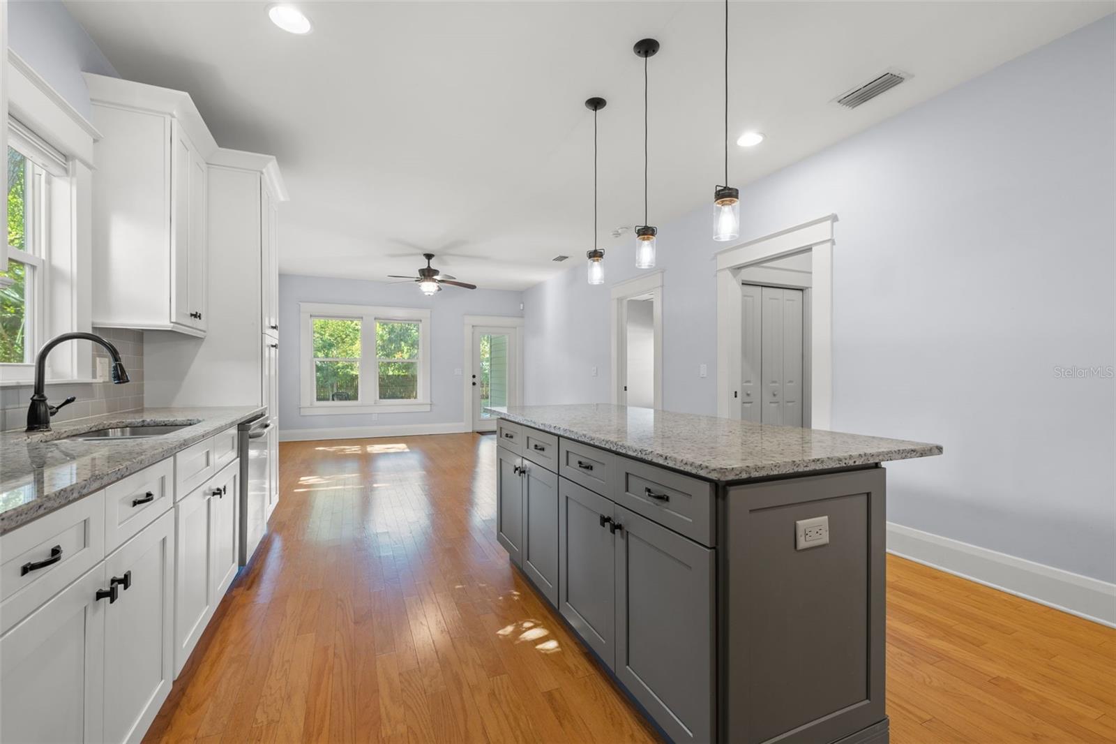 Image 17 of 48 For 410 Chelsea Street