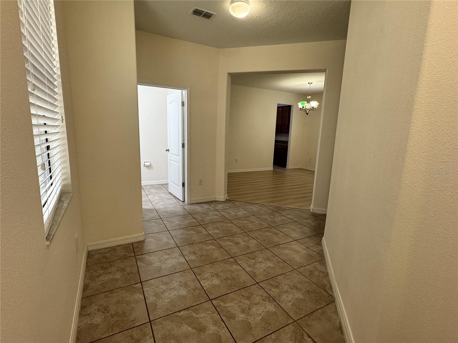 Image 4 of 33 For 2731 Hampton Green Lane