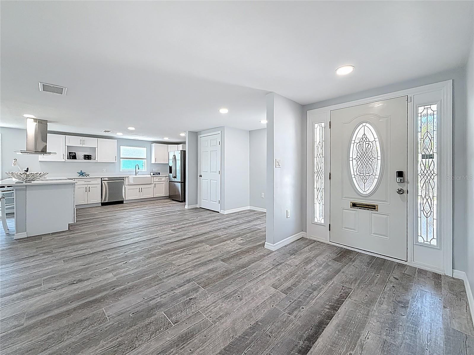 Listing photo id 10 for 4920 Pelican Drive