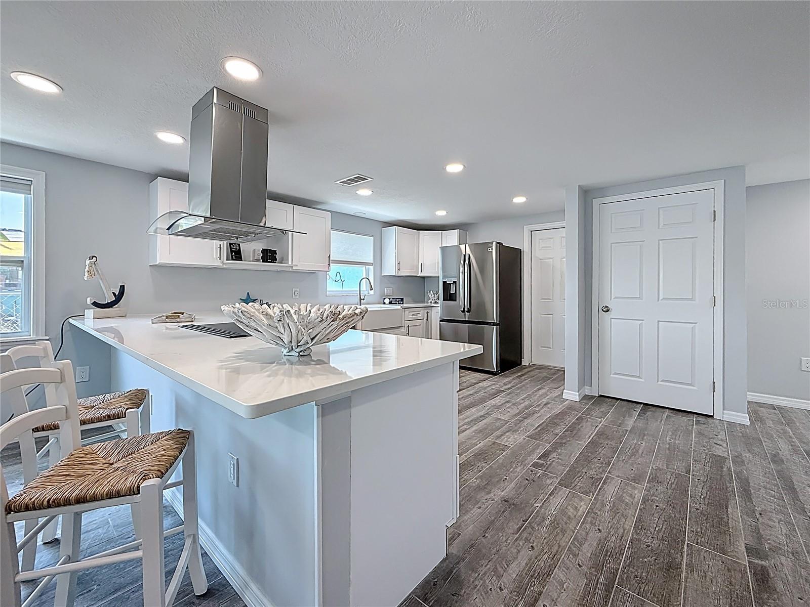 Listing photo id 11 for 4920 Pelican Drive