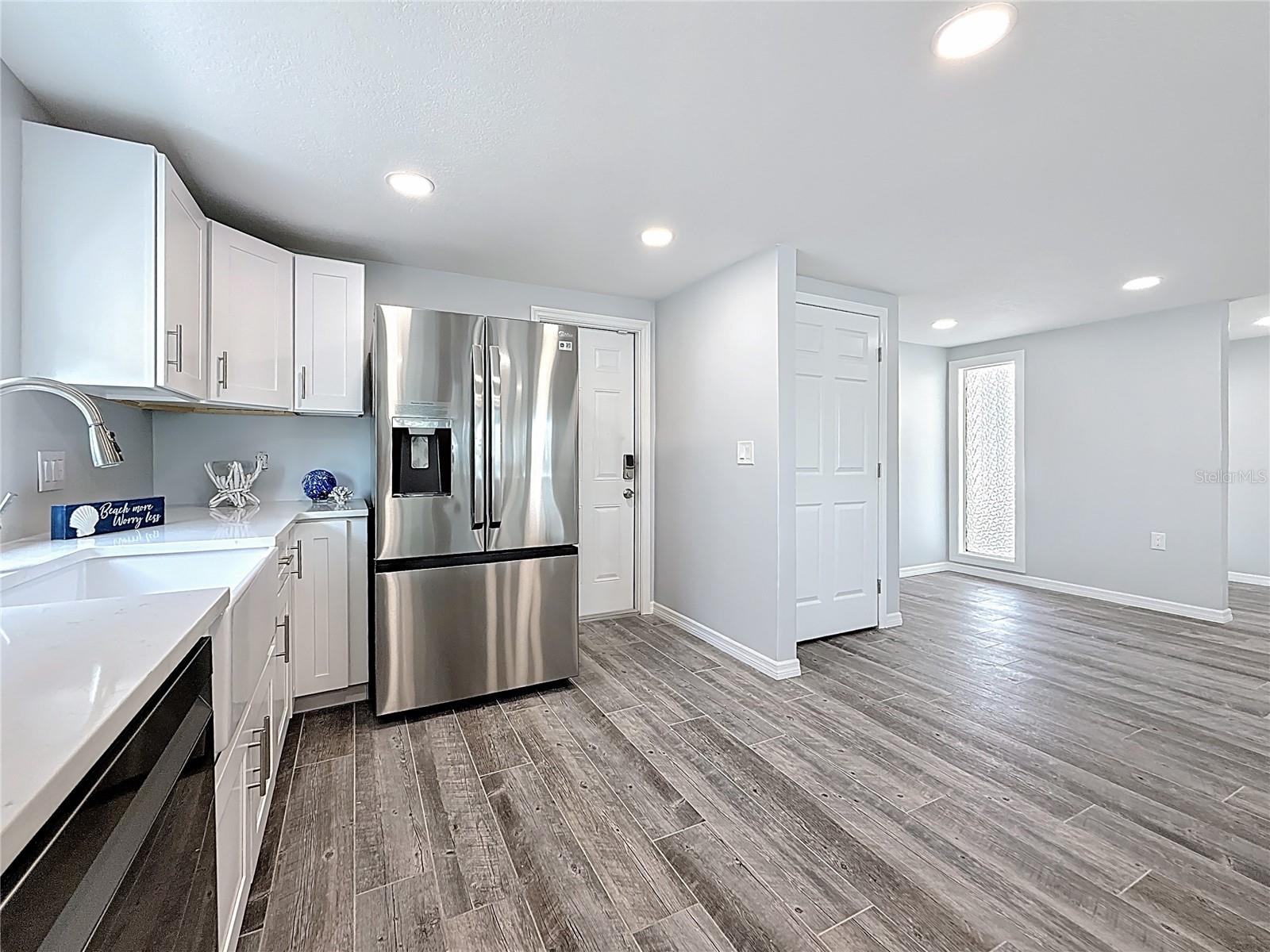 Listing photo id 16 for 4920 Pelican Drive