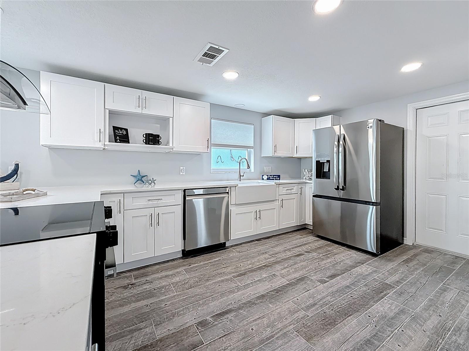 Listing photo id 17 for 4920 Pelican Drive