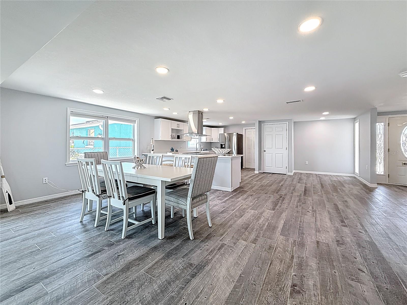 Listing photo id 21 for 4920 Pelican Drive