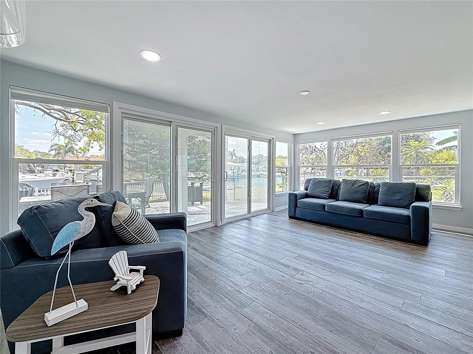 Listing photo id 24 for 4920 Pelican Drive