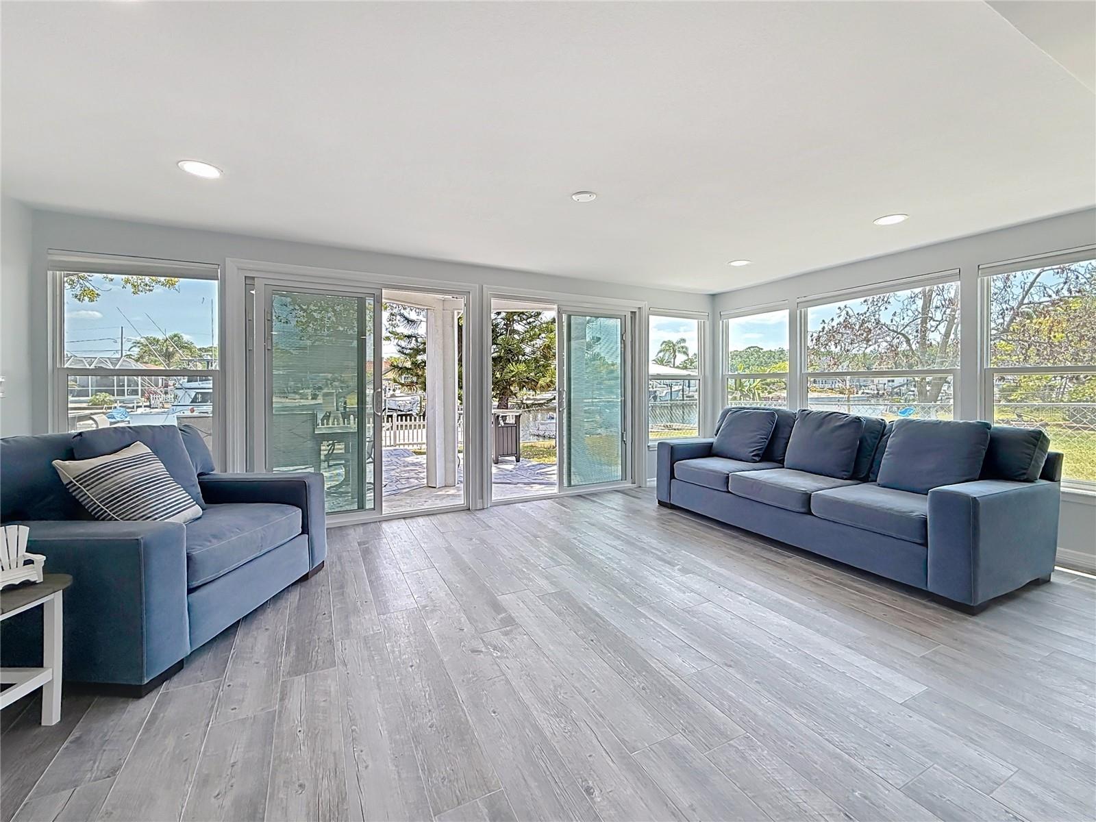 Listing photo id 25 for 4920 Pelican Drive