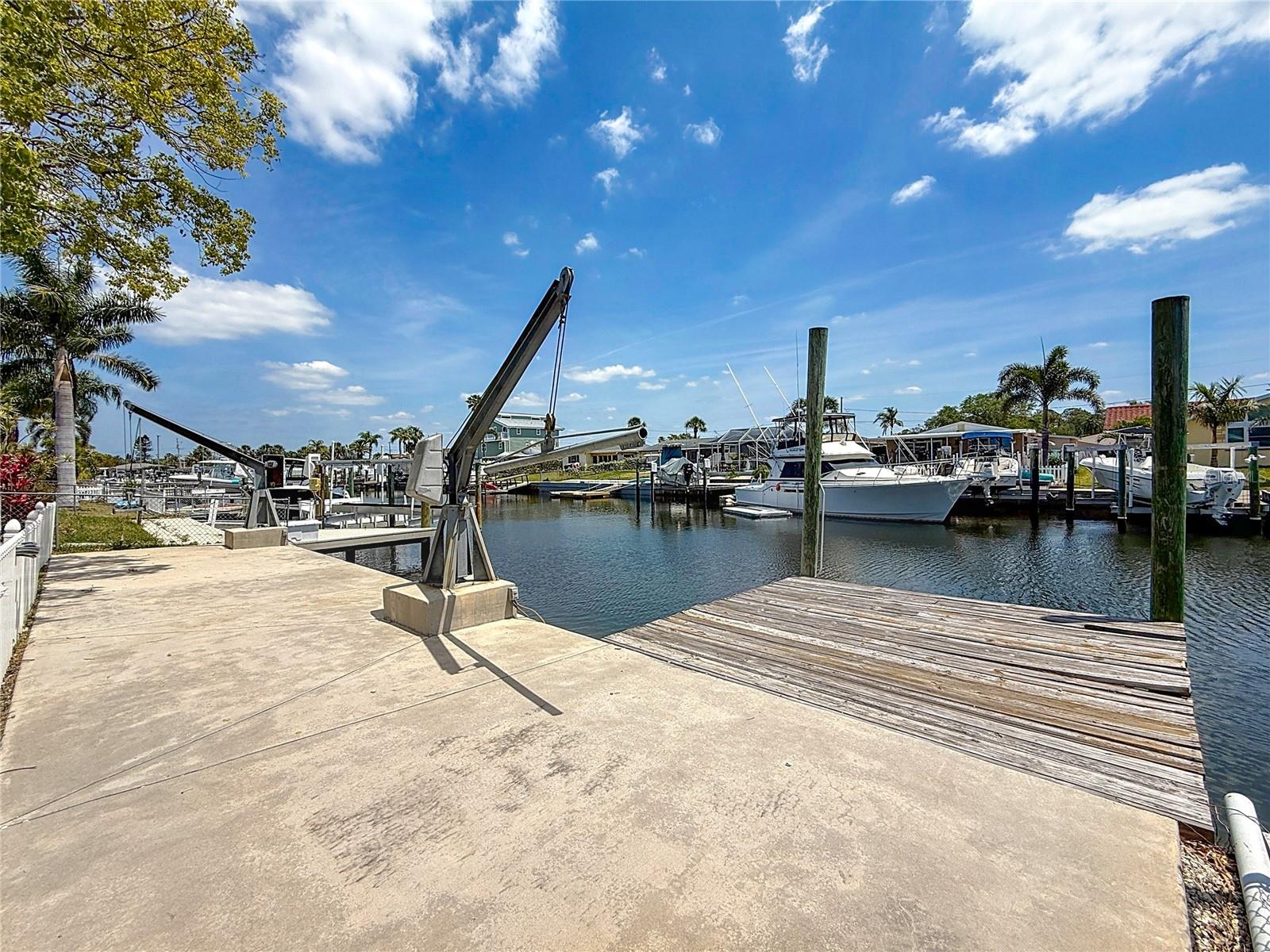 Listing photo id 1 for 4920 Pelican Drive