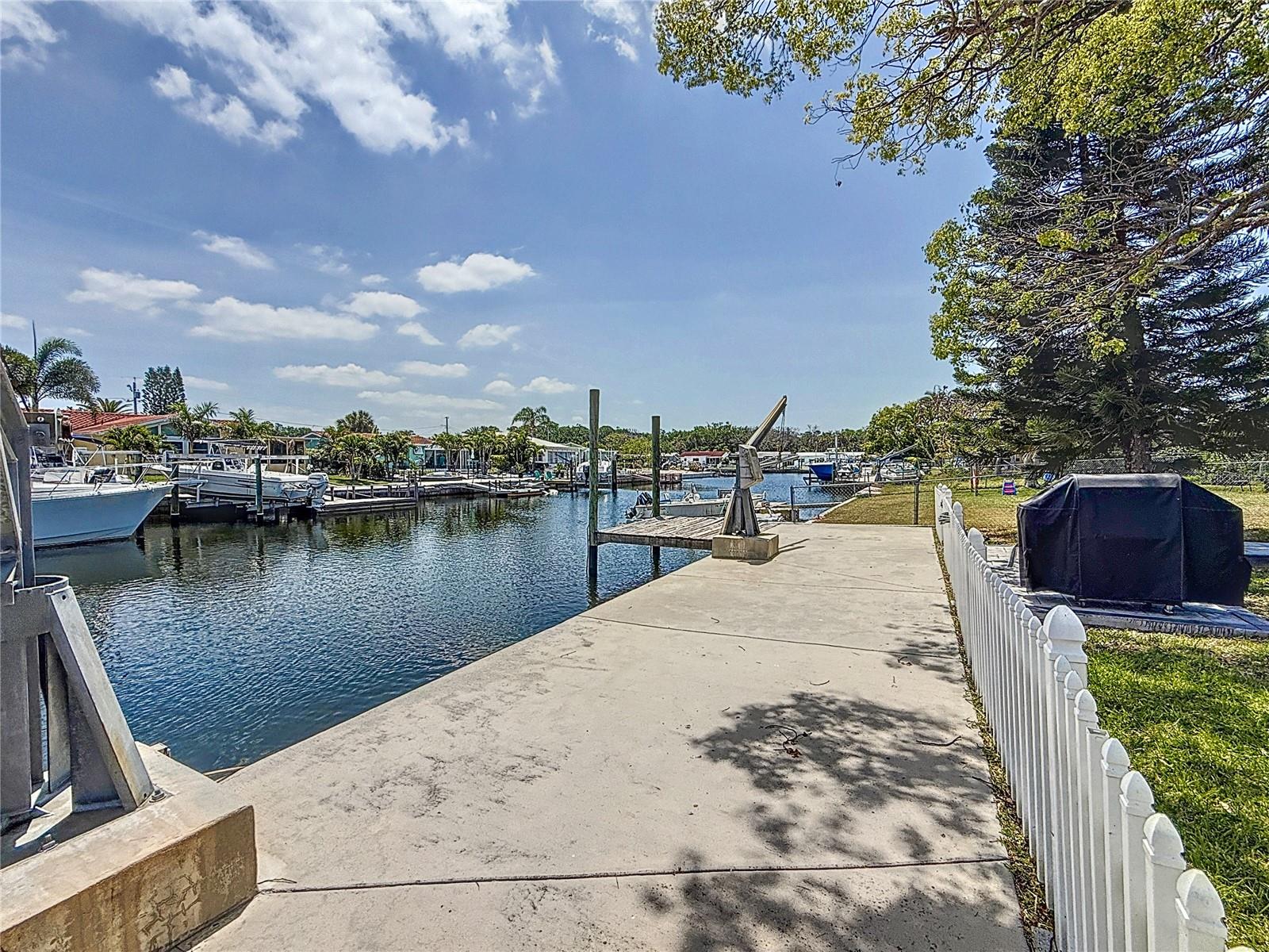 Listing photo id 2 for 4920 Pelican Drive