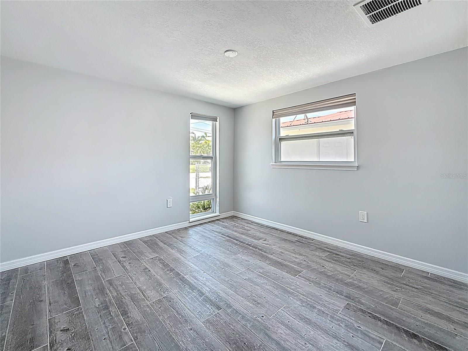 Listing photo id 41 for 4920 Pelican Drive