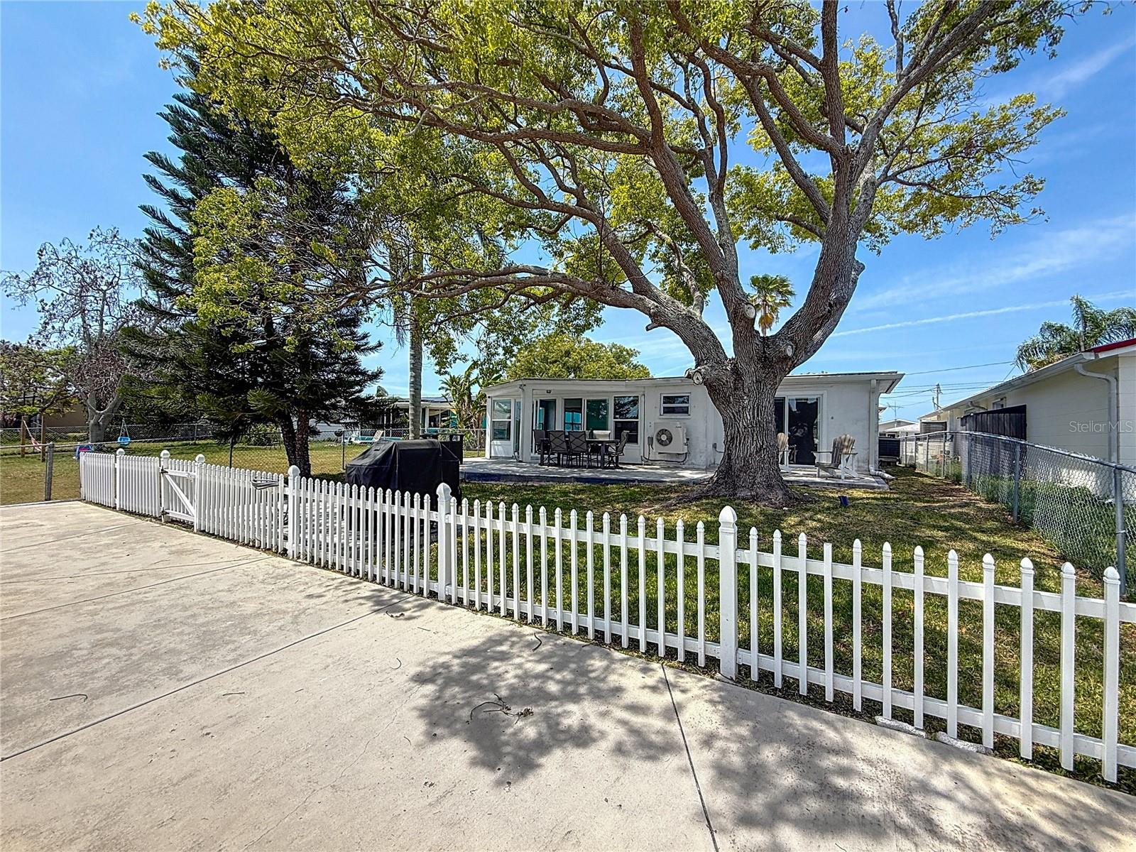 Listing photo id 48 for 4920 Pelican Drive