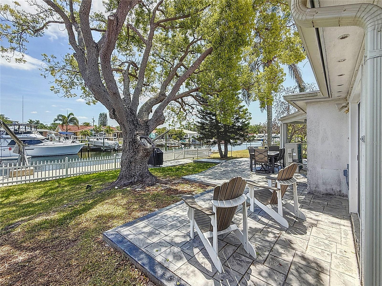 Listing photo id 51 for 4920 Pelican Drive