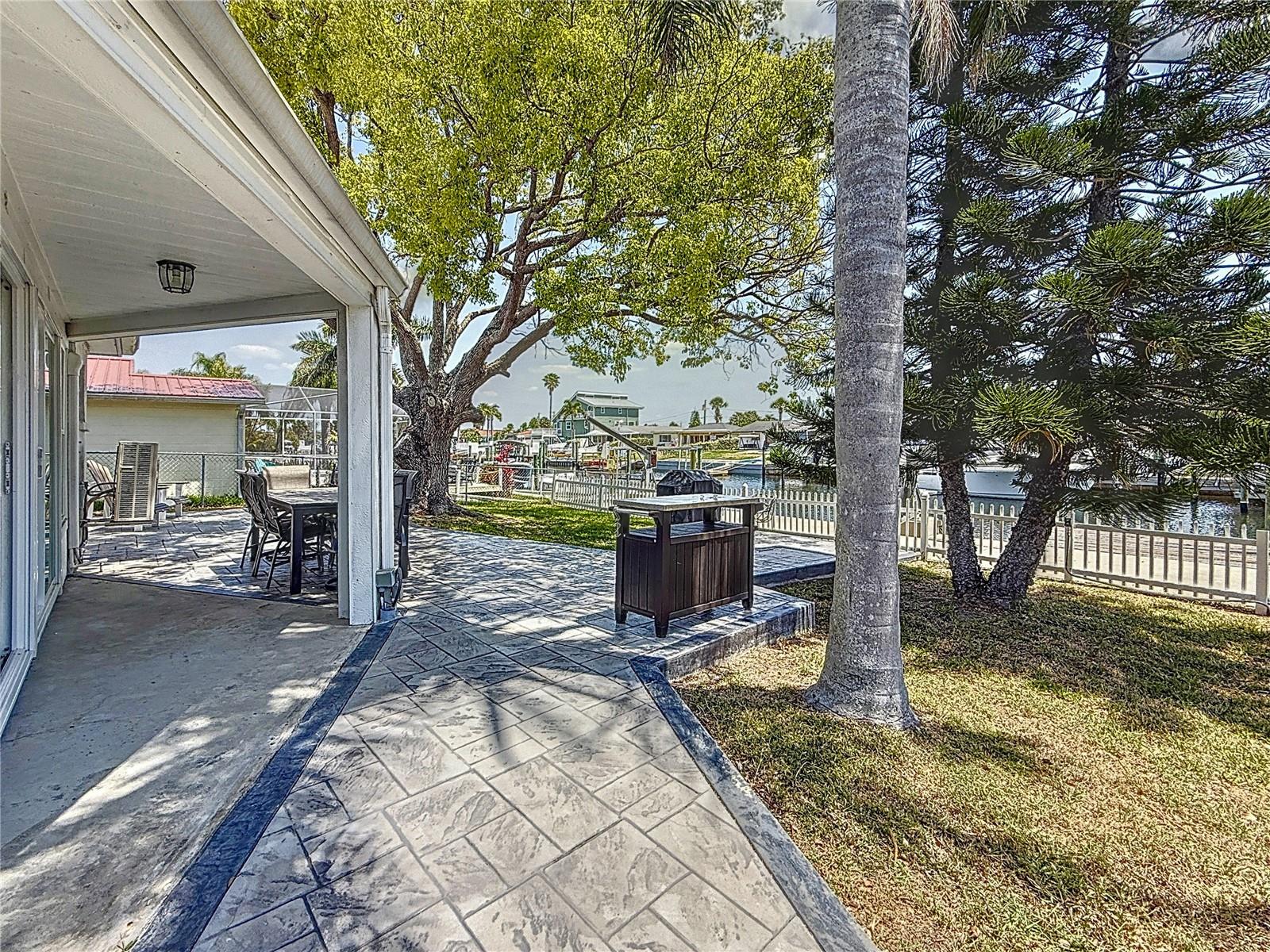 Listing photo id 52 for 4920 Pelican Drive