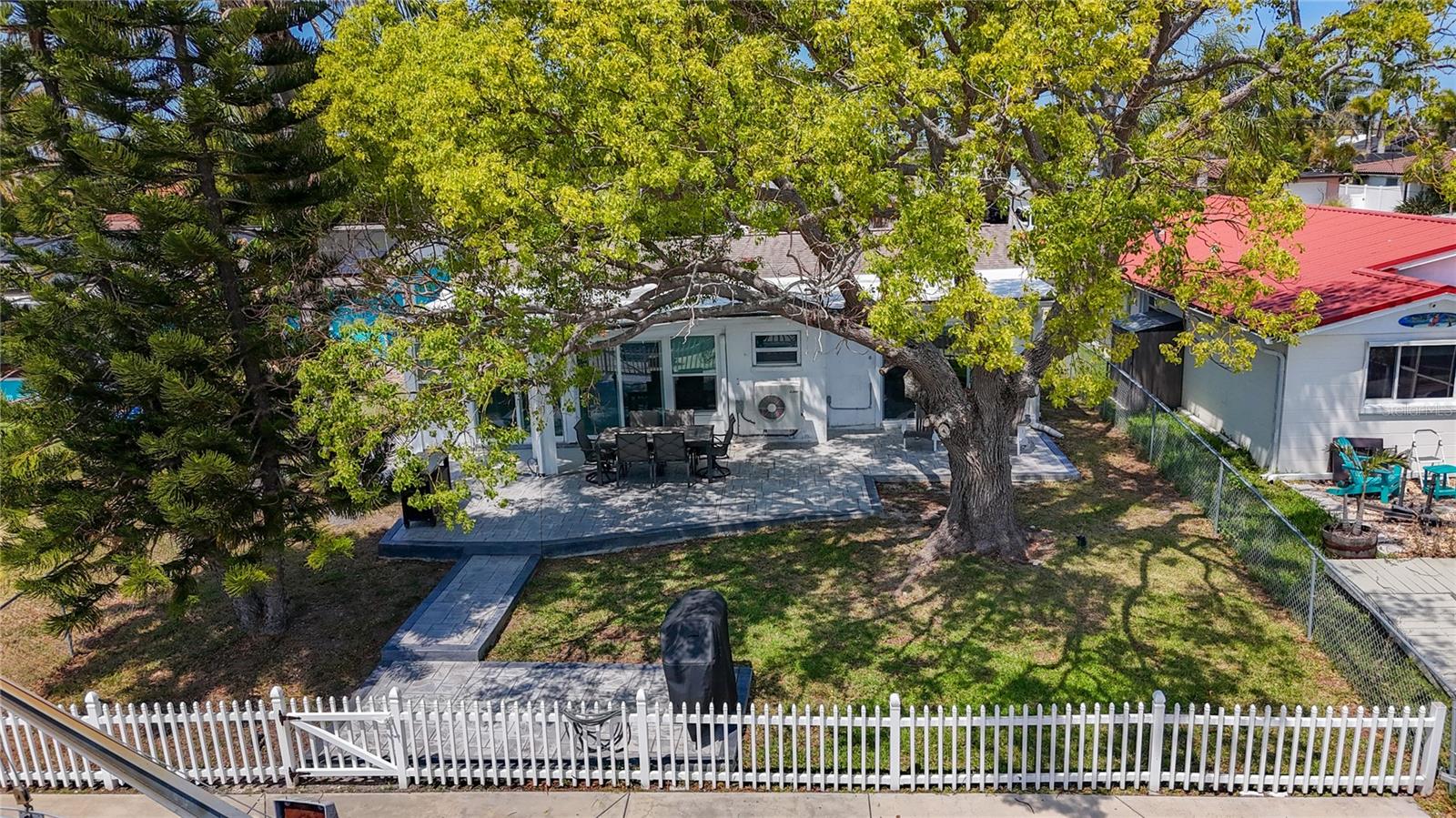 Listing photo id 54 for 4920 Pelican Drive