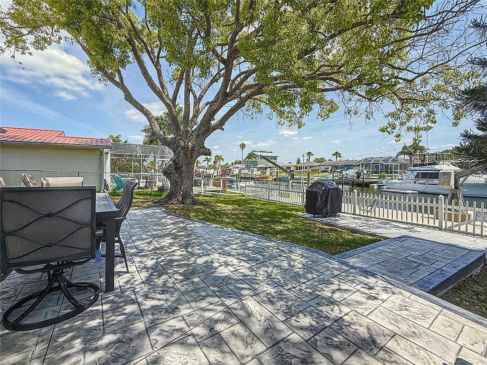 Listing photo id 7 for 4920 Pelican Drive