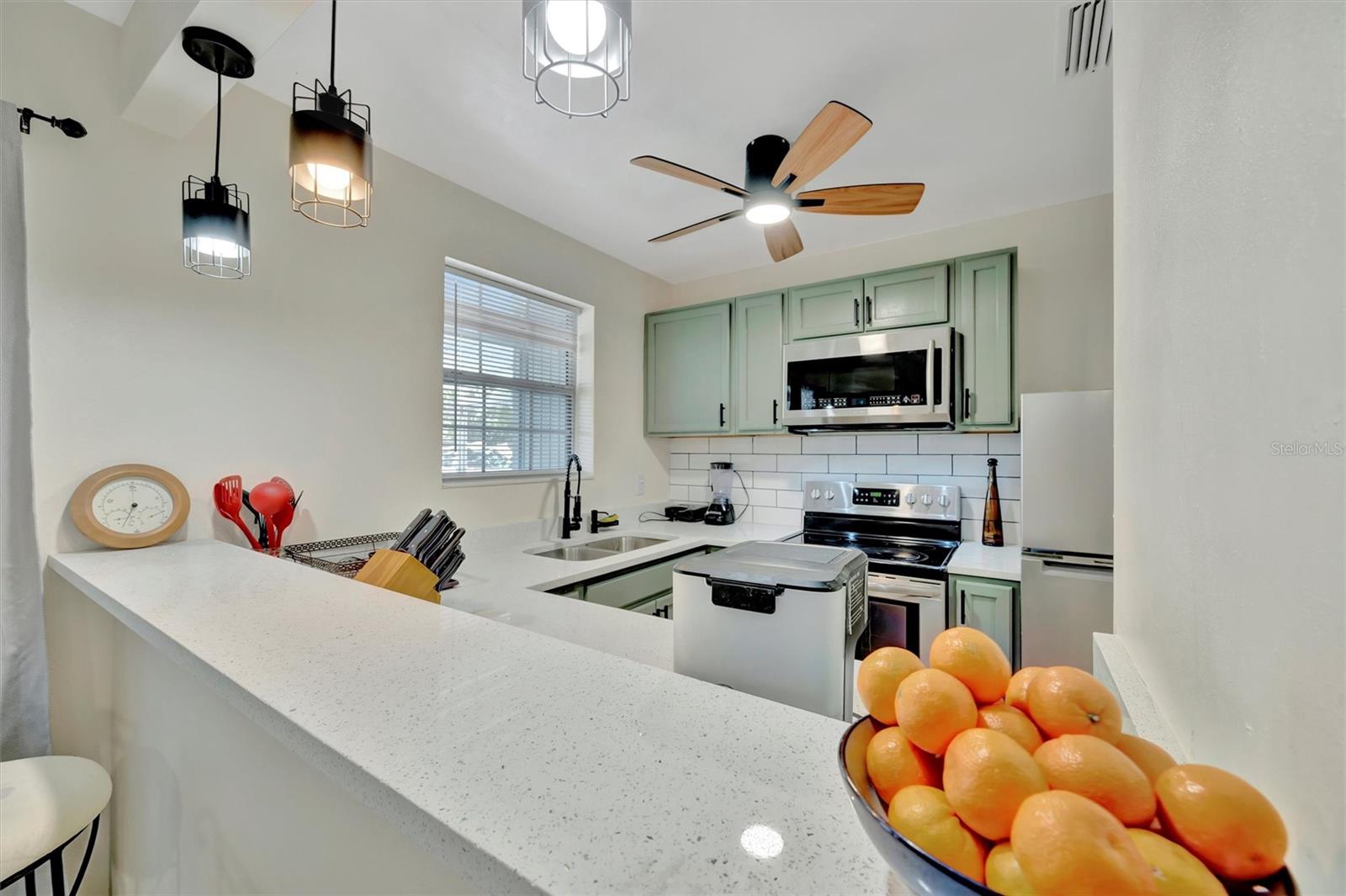 Listing photo id 10 for 15591 Darien Way