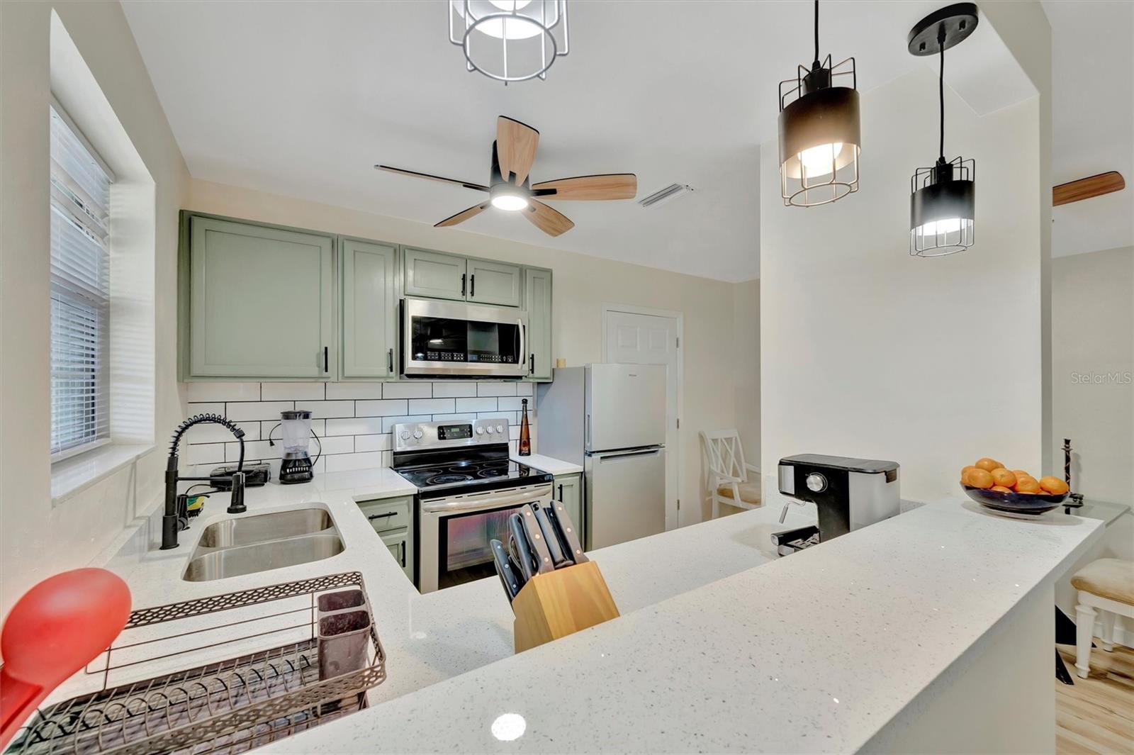 Listing photo id 11 for 15591 Darien Way