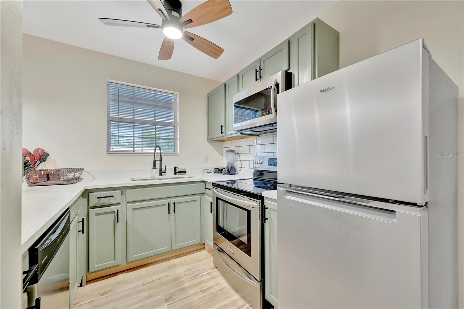Listing photo id 12 for 15591 Darien Way