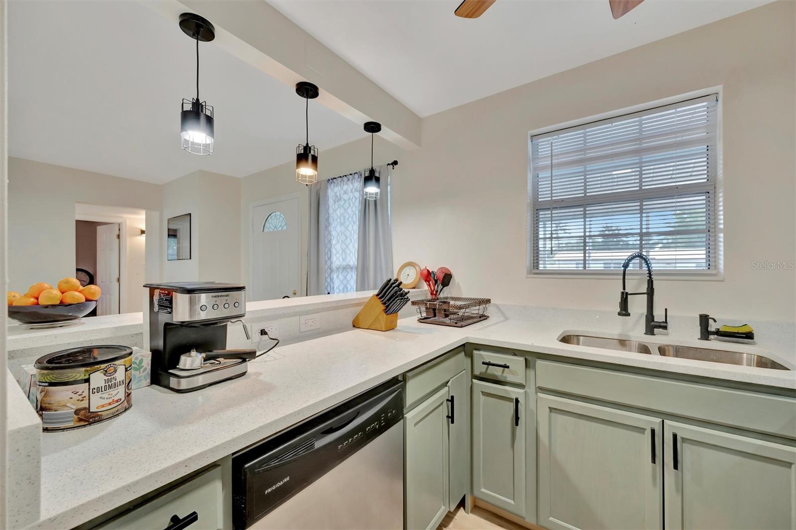 Listing photo id 15 for 15591 Darien Way