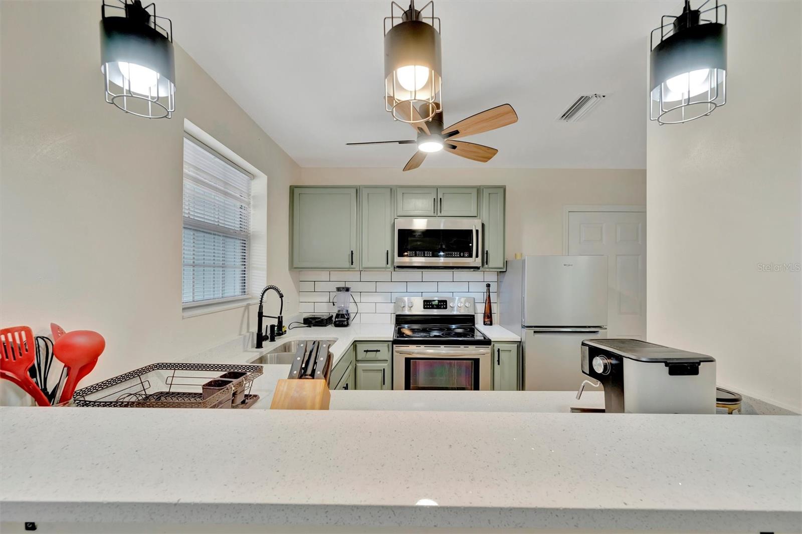 Listing photo id 16 for 15591 Darien Way