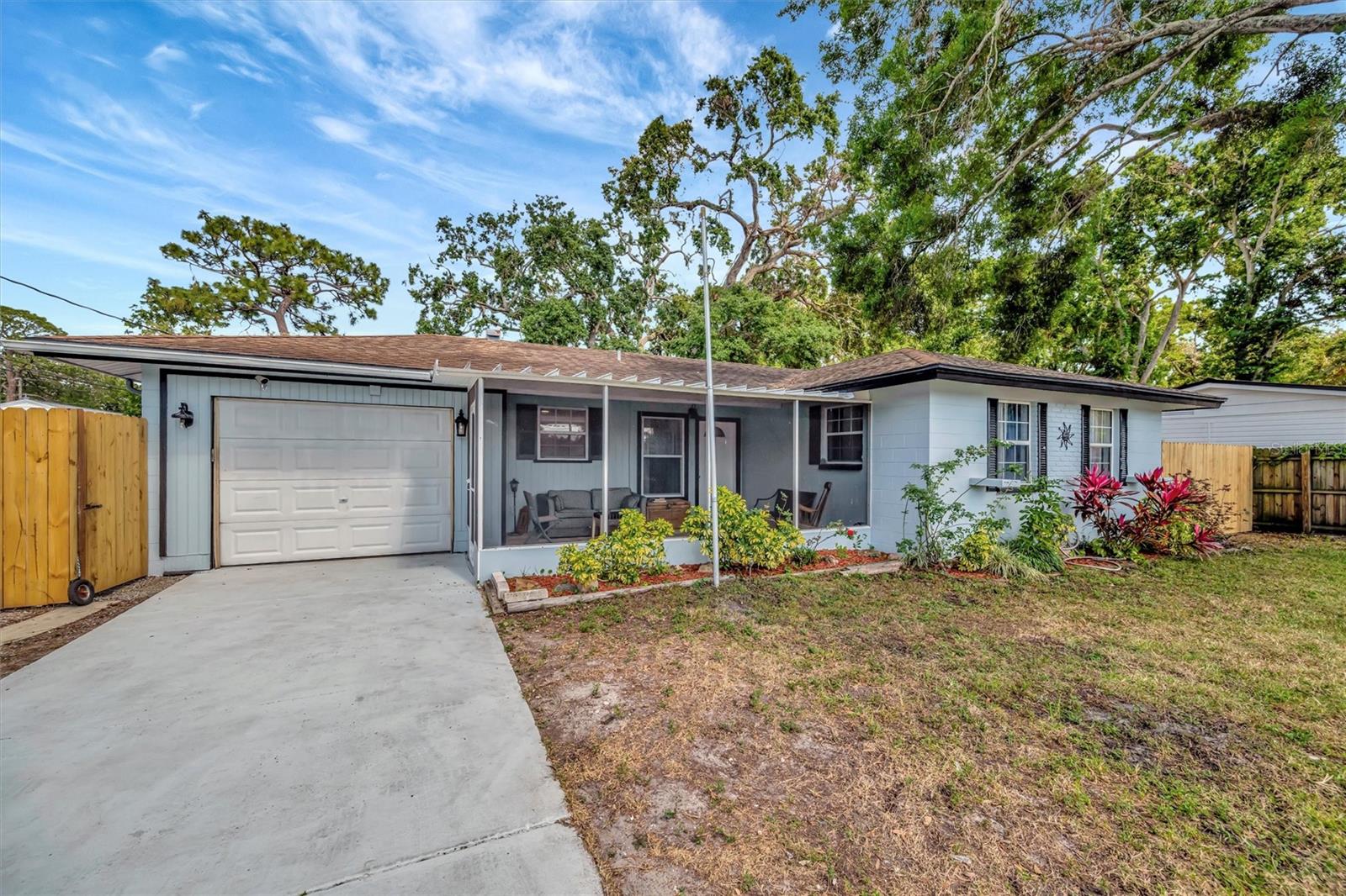 Listing photo id 0 for 15591 Darien Way
