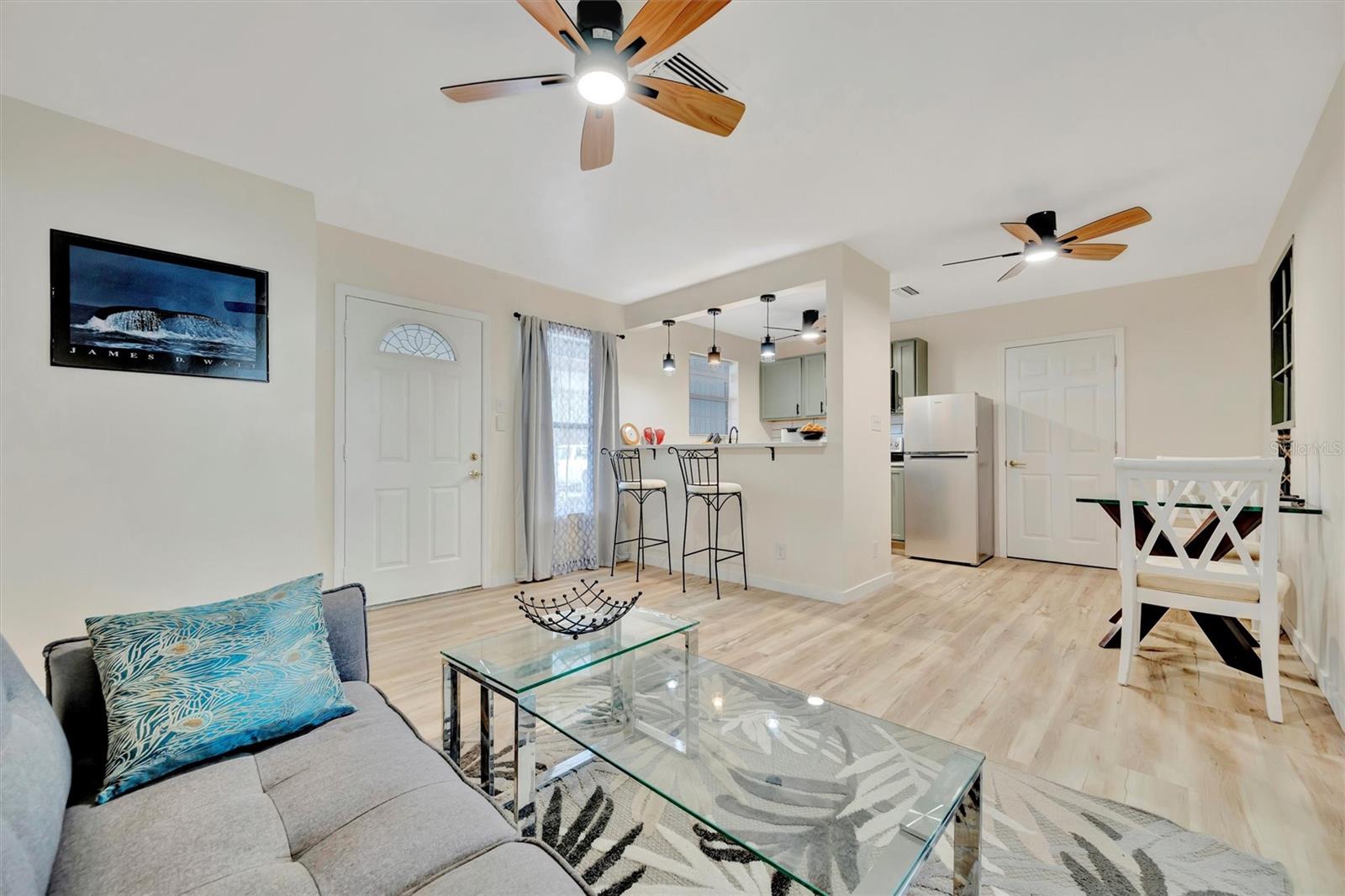 Listing photo id 21 for 15591 Darien Way