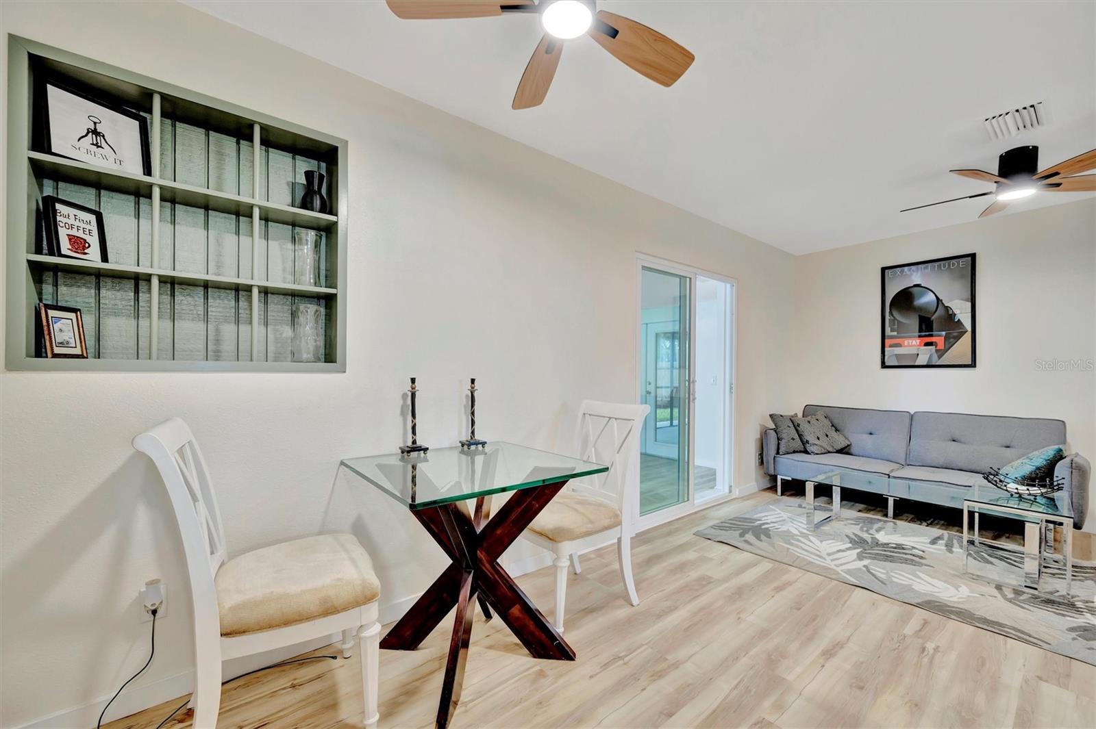 Listing photo id 22 for 15591 Darien Way