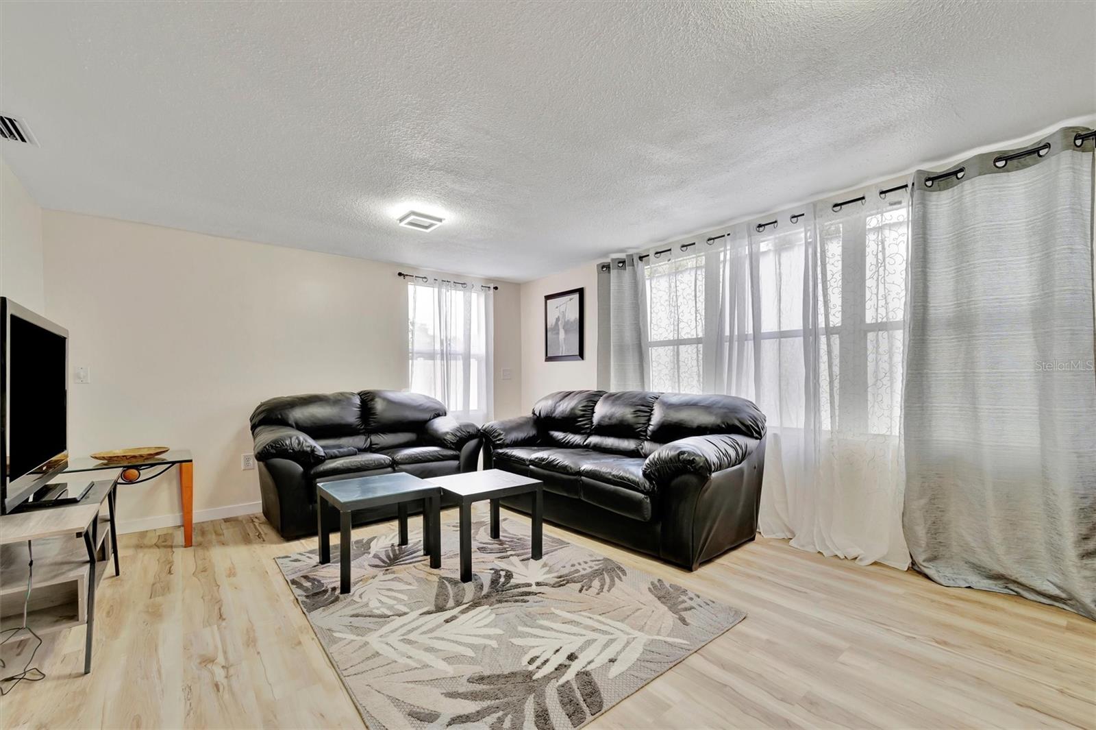 Listing photo id 25 for 15591 Darien Way